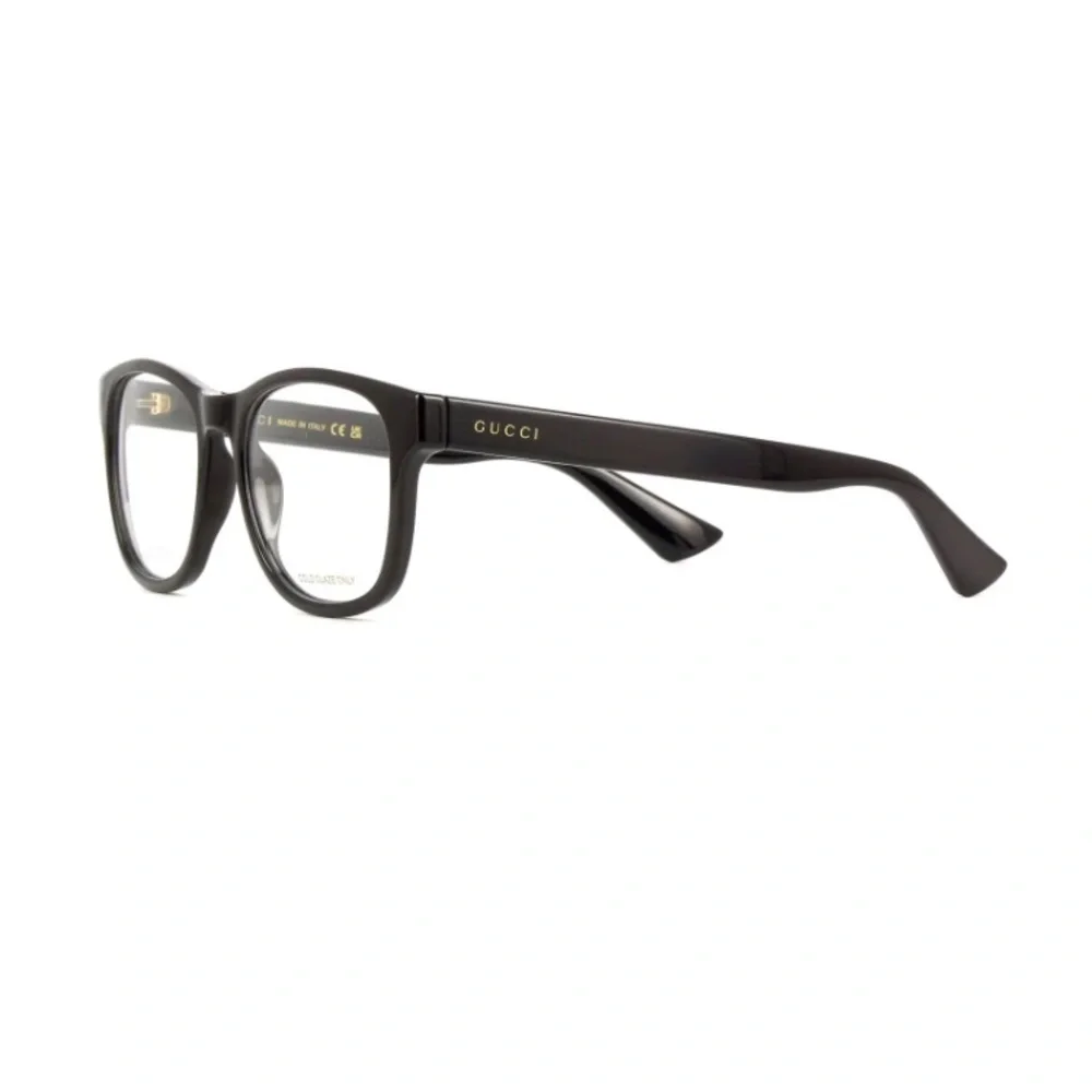 GUCCI GG1344O 001 / 005This wayfarer Gucci optical comes in a shiny black frame.